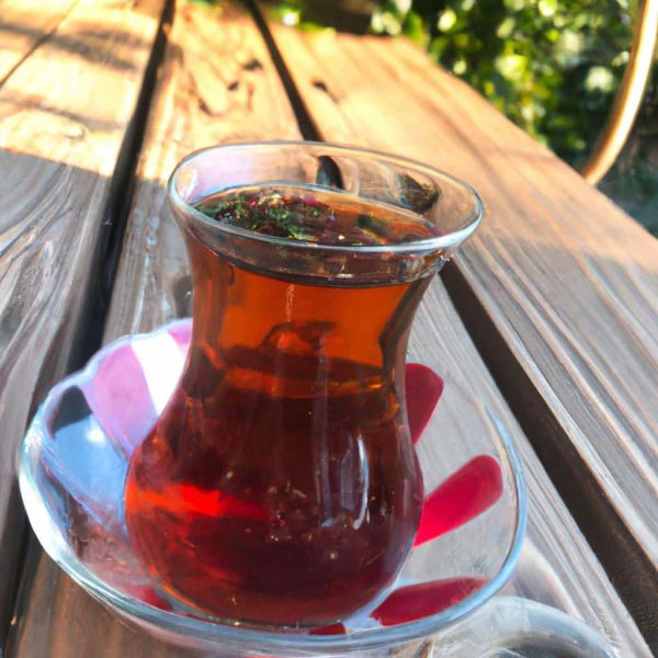 Ruyada Cam Bardakta Cay Icmek