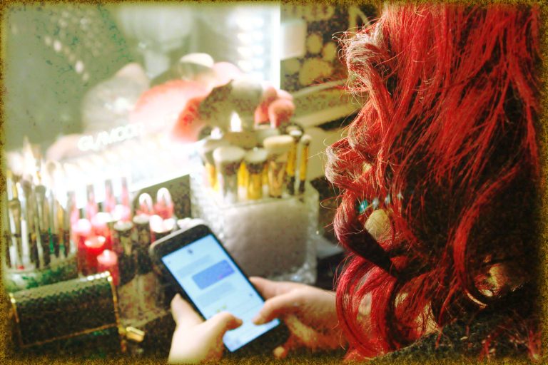 Rüyada Eşinin Telefonla Aldattığını Görmek