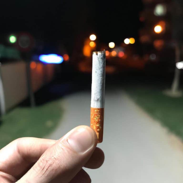 Ruyada Sigara ictigini Gormek