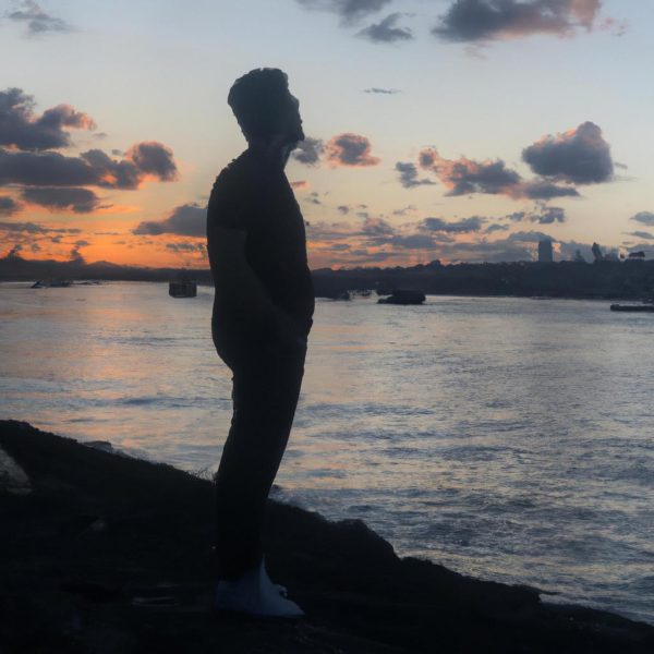 Ruyada Tanimadigin Genc Erkek Gormek