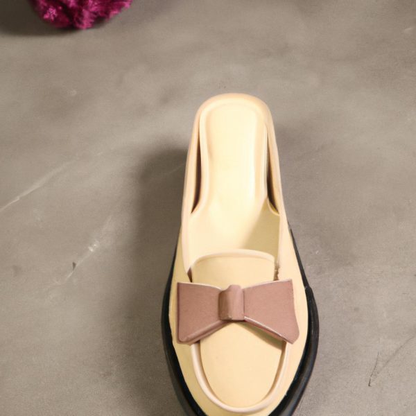 Ruyada Yirtik Ayakkabi Giymek